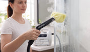 Cómo limpiar con vapor el vidrio de la regadera, las juntas y los bordes del baño - Goehner's