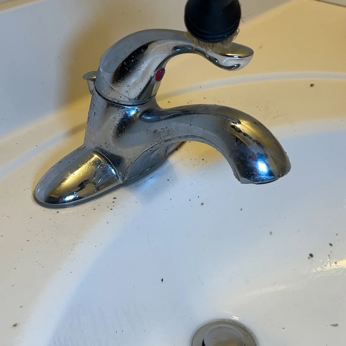 Wasserhahn & Waschbecken — Vorher